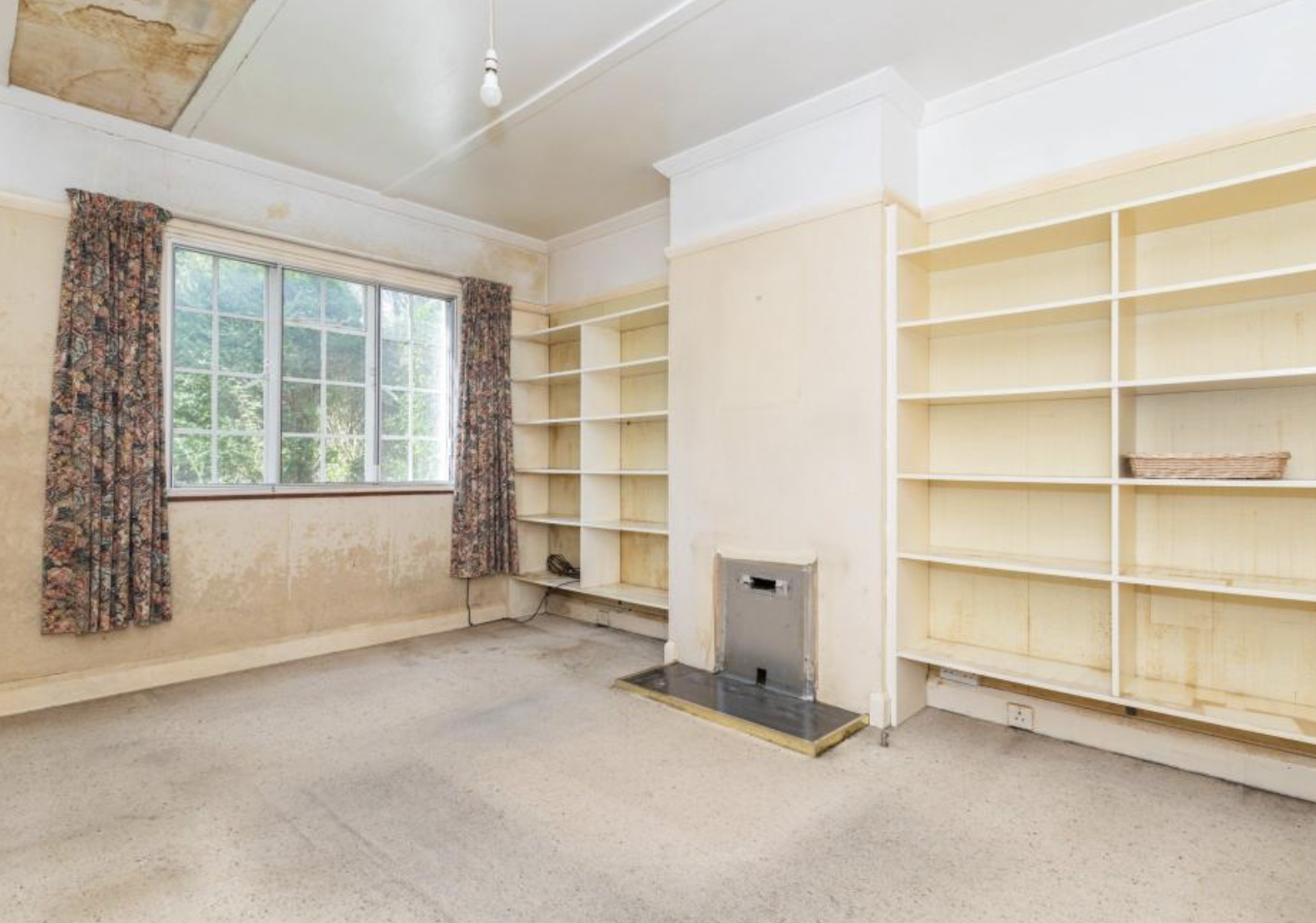 For this week's Pick of the Week showcase Wellington Evans are marketing a three bedroom house which is available for offers over £400,000. For this week's Pick of the Week showcase Wellington Evans are marketing a three bedroom house which is available for offers over £400,000.