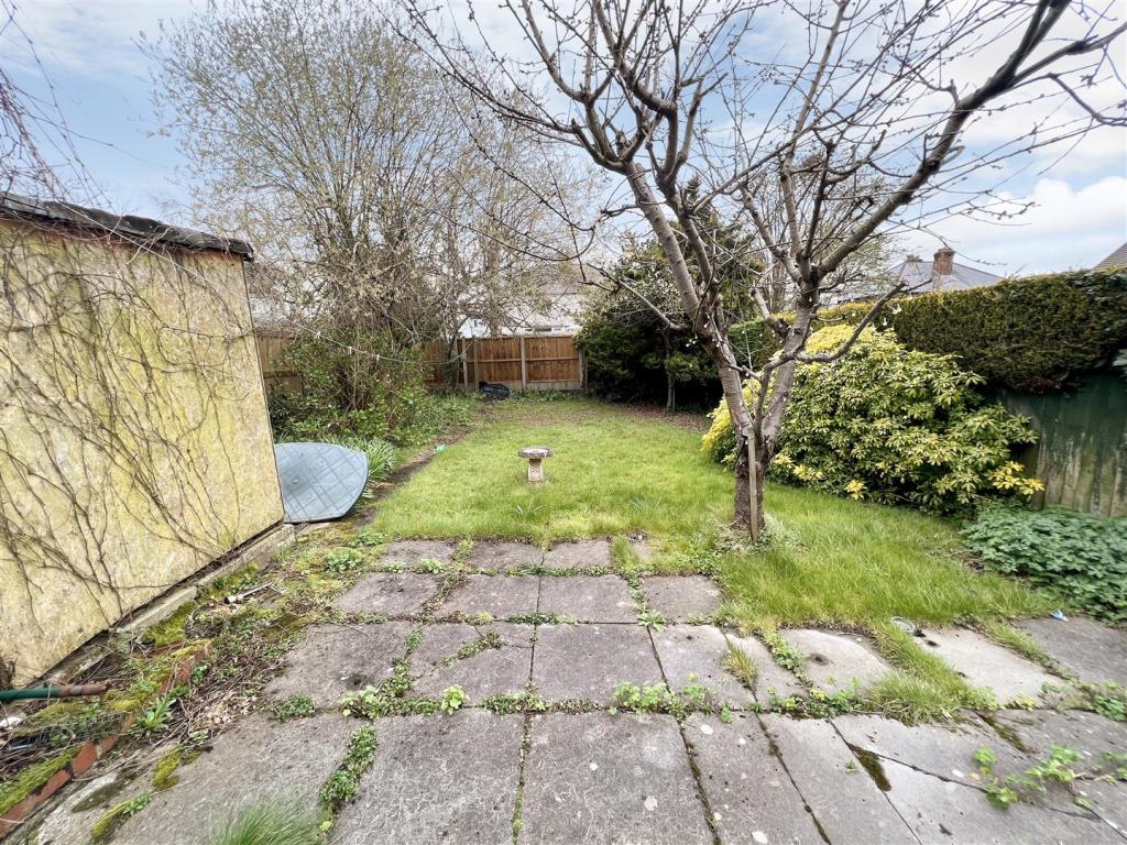 Property of the Week: this 3 bedroom semi-detached 'doer-upper' on Andrews Walk, Heswall