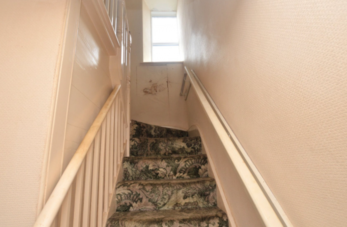 Stairs leading up to the bedrooms. Stairs leading up to the bedrooms.