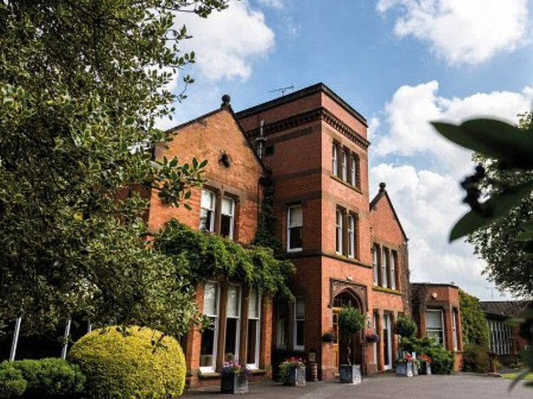 Originally a manor house, the Woodside has been run as a hotel since 1998