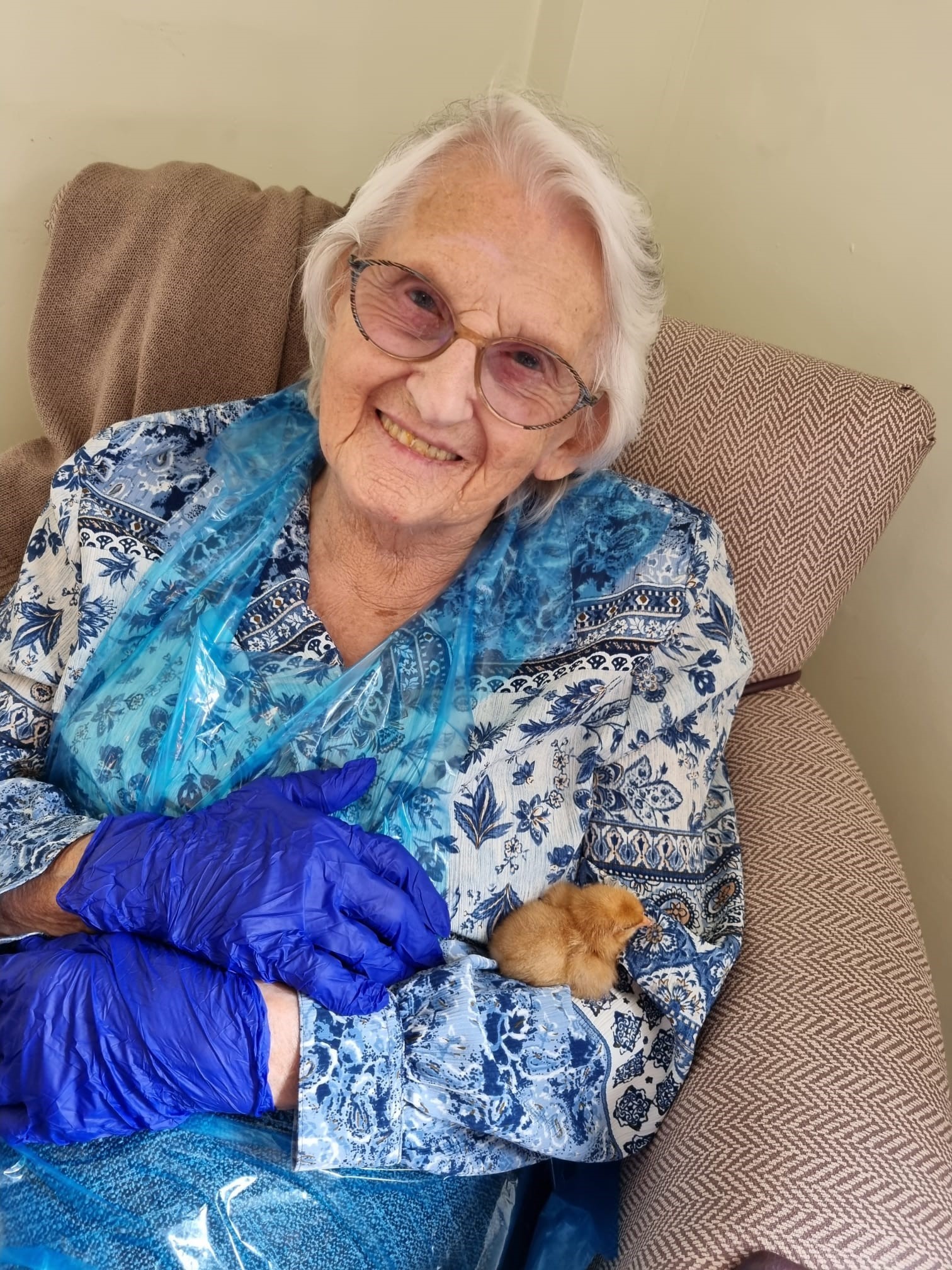 Resident Lillian with one of the chicks (Doveleigh Care)