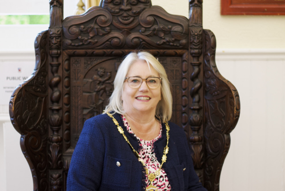 The new Mayor of Dawlish, Cllr Lisa Mayne (Nub News, Will Goddard)