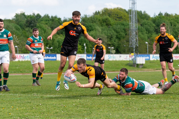 Liam Whitton scores Cornwall’s first try at Hunslet – Patrick Tod. 