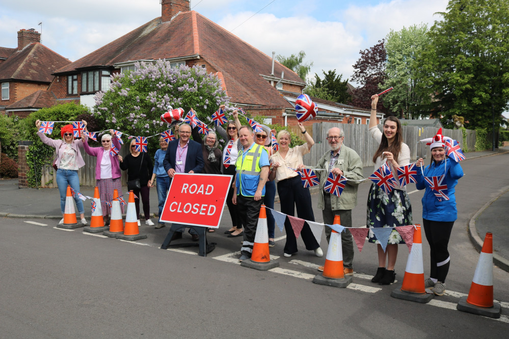 Residents of Lillington gathered together to mark the forthcoming Jubilee with Gary Rudd, WDC (centre left) and John Walker, director CJs Events Warwickshire Limited (centre right)