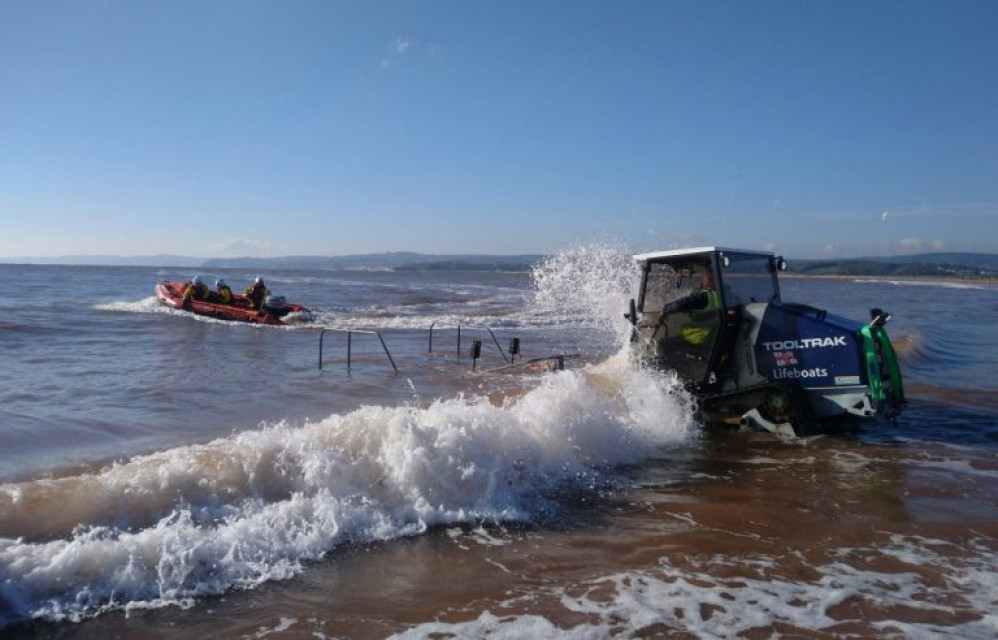 Exmouth RNLI inshore lifeboat launches to the rescue