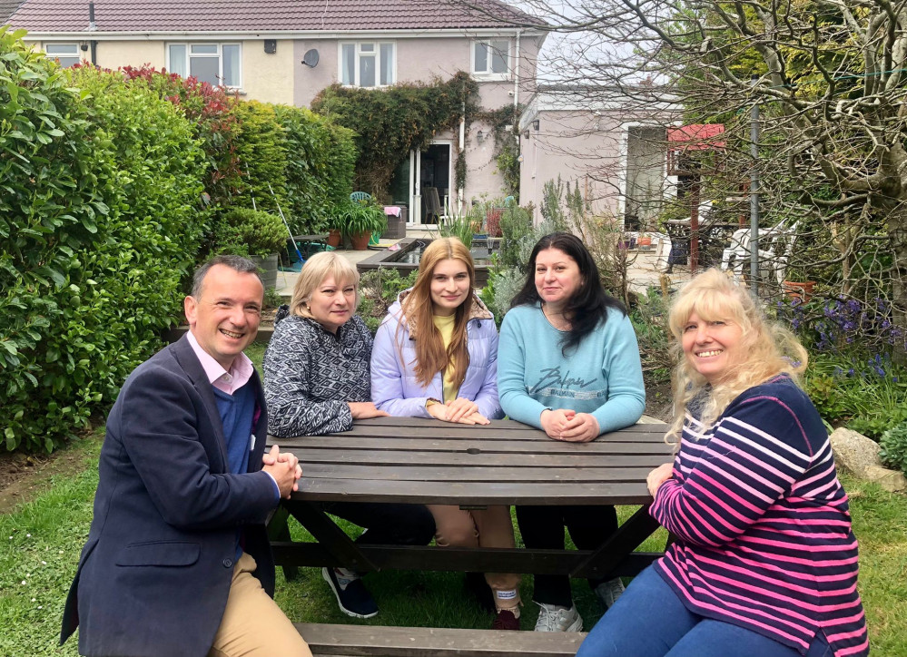 Alun Cairns MP left, a Ukrainian family, and Rebecca Ashton, a Llantwit Major resident and host of the family. (Image credit: Alun Cairns MP)