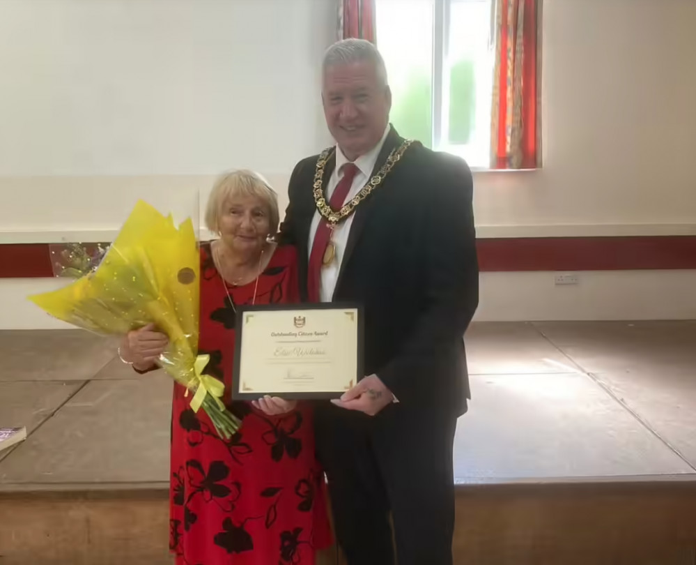 The award was presented by Cllr Ian Buckley, the mayor of Penarth, at Glyndwr Hall. (Image credit: Penarth Town Council)