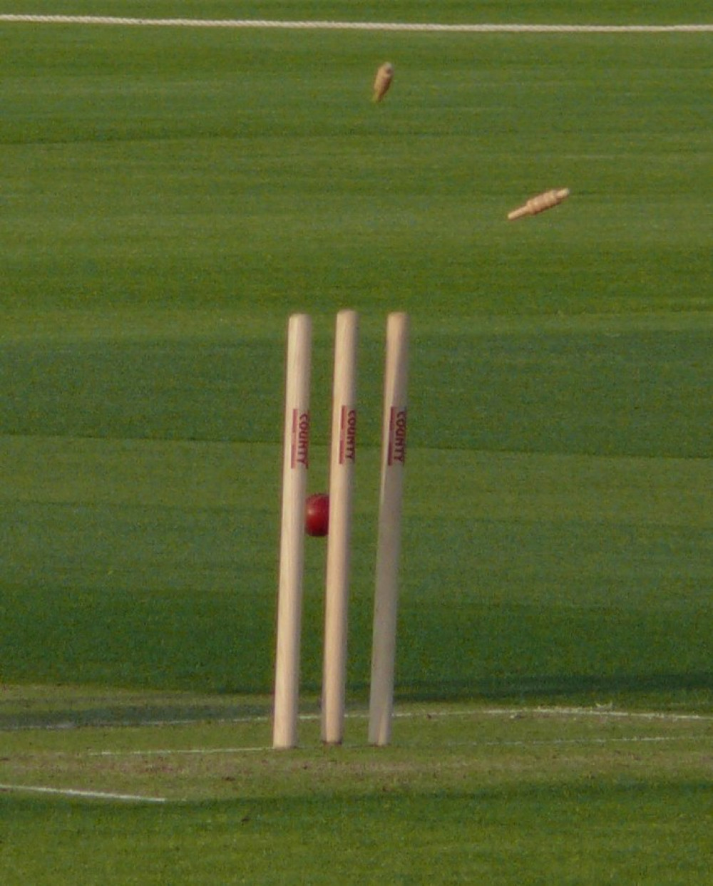 Hucknall were beaten for the first time this season. Image: ©Andrew Gray under CC BY-SA 2.0.