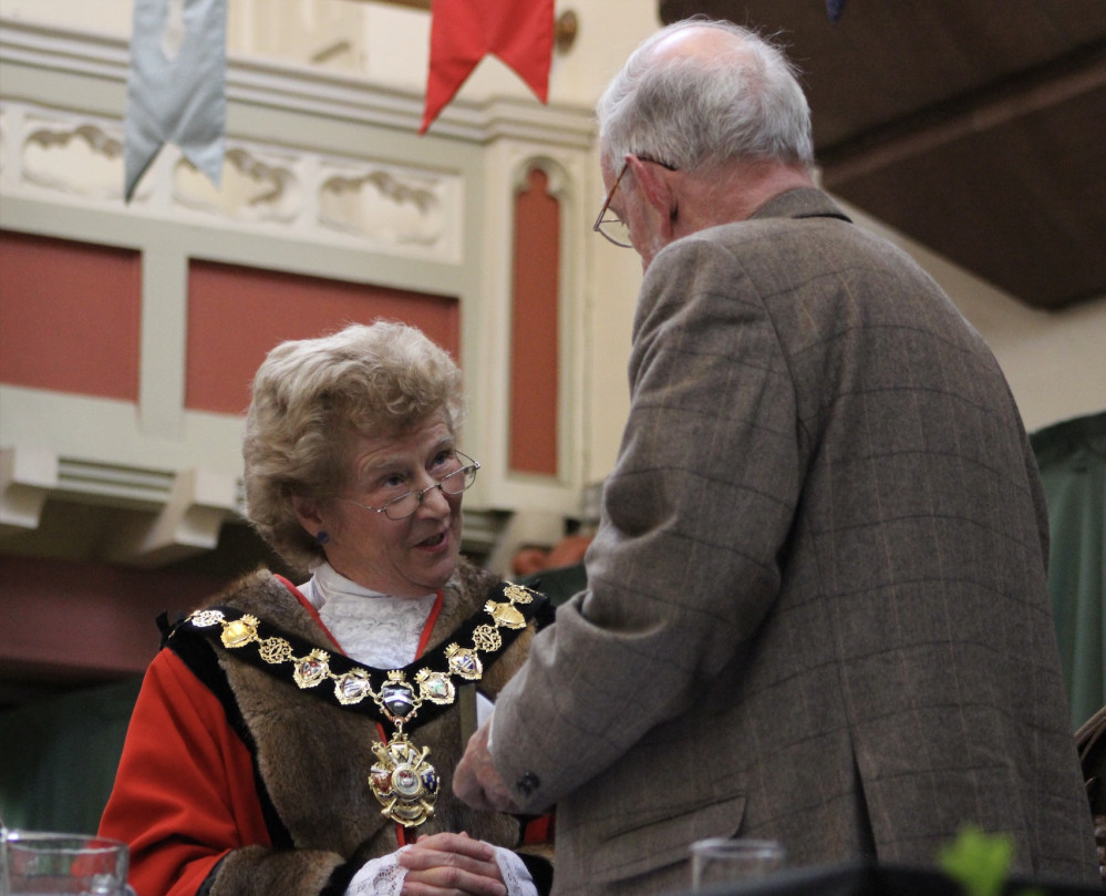 Mayor Cllr Margaret Gartside receives the Mayoral chain from former Mayor Cllr Dennis Murphy. (Image - Alexander Greensmith / Congleton Nub News) 