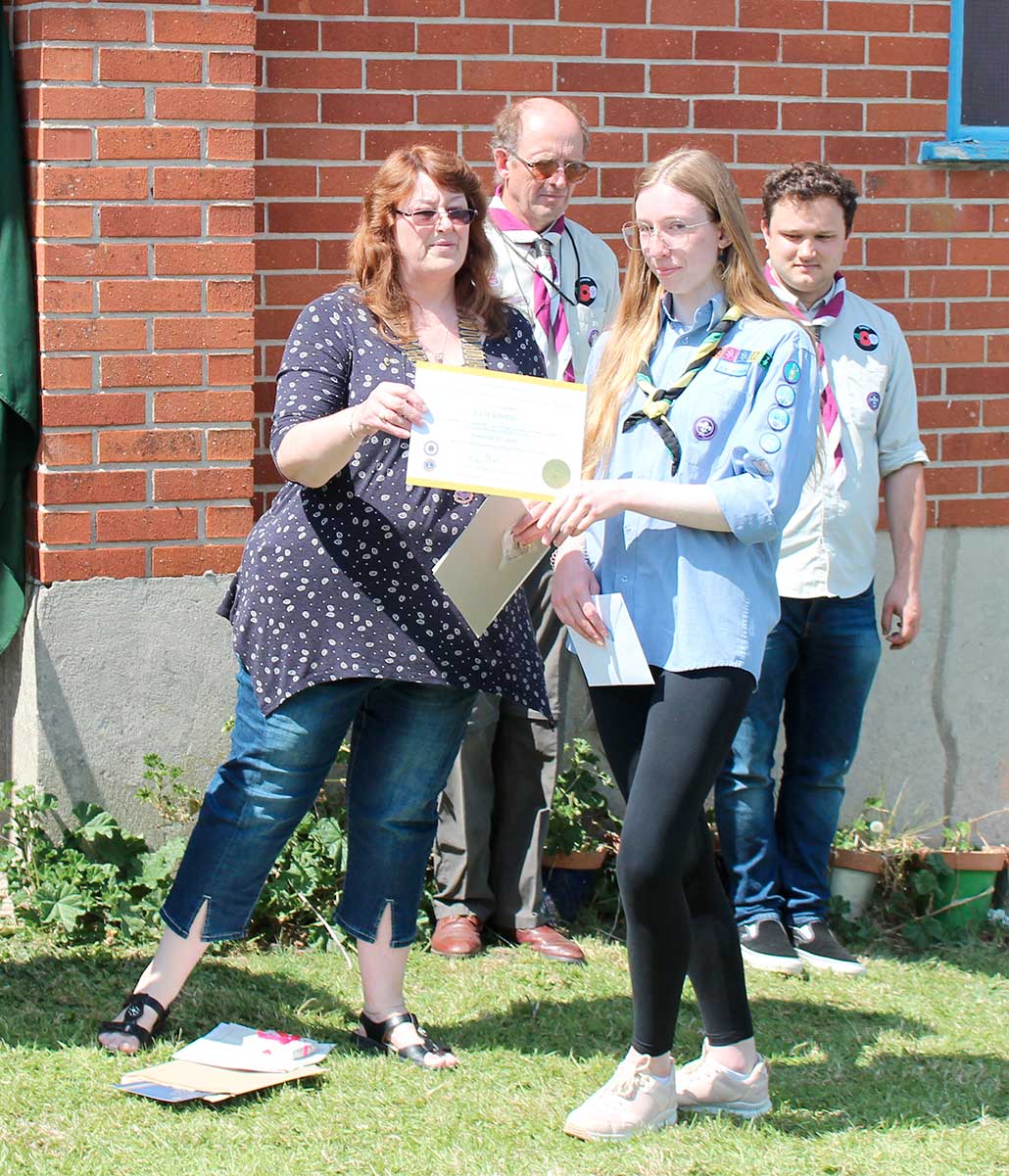 Kate Somers receives her Lions Club gold award for completing 101 hours of voluntary work