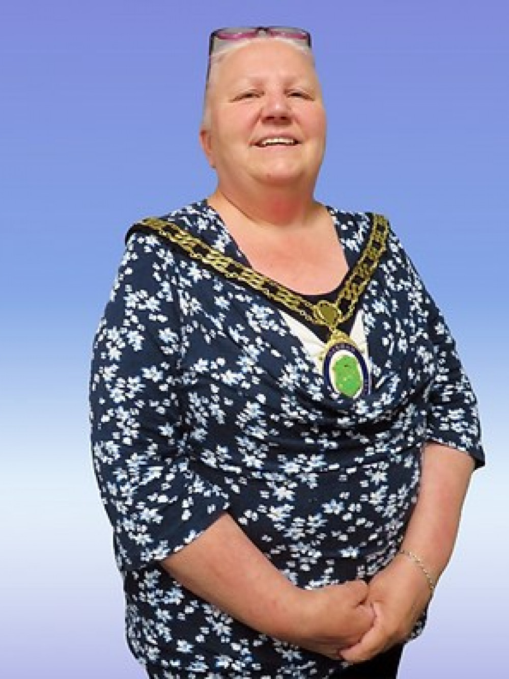 Sally-Anne Wadsworth taking on her new role as the Mayor of Oakham (image courtesy of Martin Brookes)