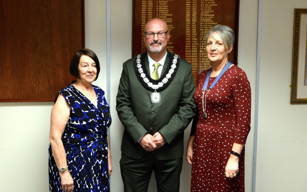 Cllr Rita Manning with new Ashby Mayor Cllr John Deakin and his wife Karen. Photo: Ashby de la Zouch Town Council
