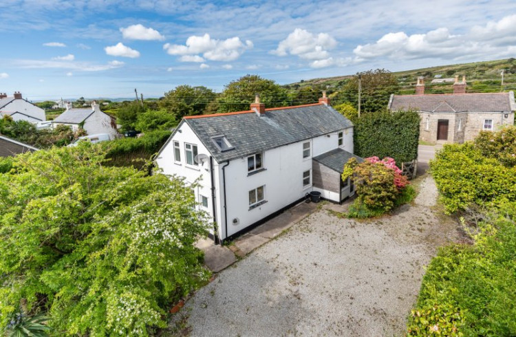 Check out this three bed cottage in Ashton. 