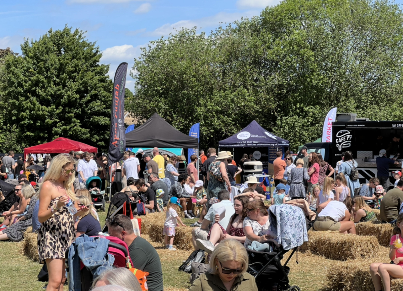 Crowds gather at the family friendly Walsworth Festival on Sunday. CREDIT: @HitchinNubNews 