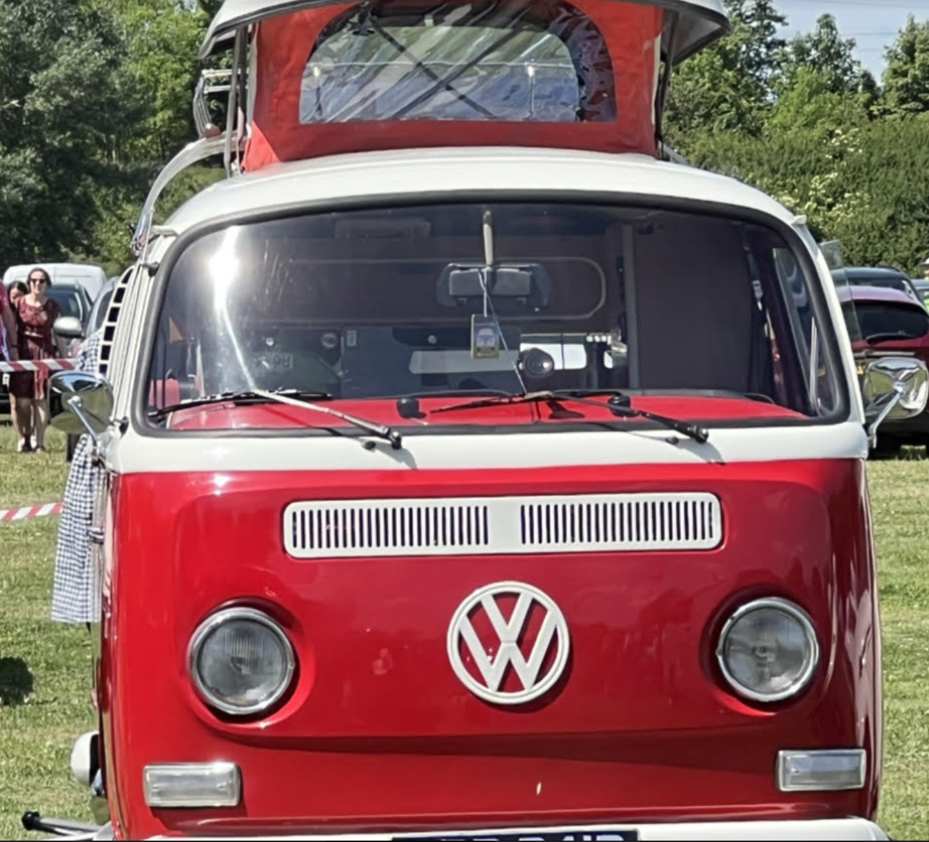 The Walsworth Festival also featured a number of classic cars including this wonderful VW Camper van. CREDIT: @HitchinNubNews 