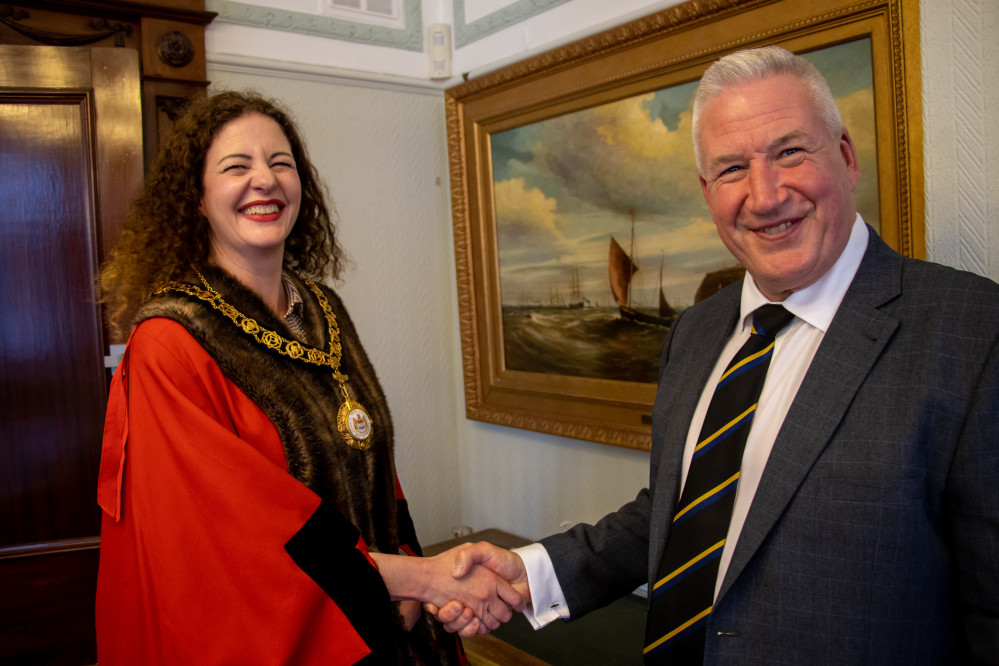 Cllr Rochefort (left) thanked Cllr Buckley (right) and his consort, Mrs Samantha Buckley, for his year as mayor. (Image credit: Penarth Town Council - Lewis Prosser)