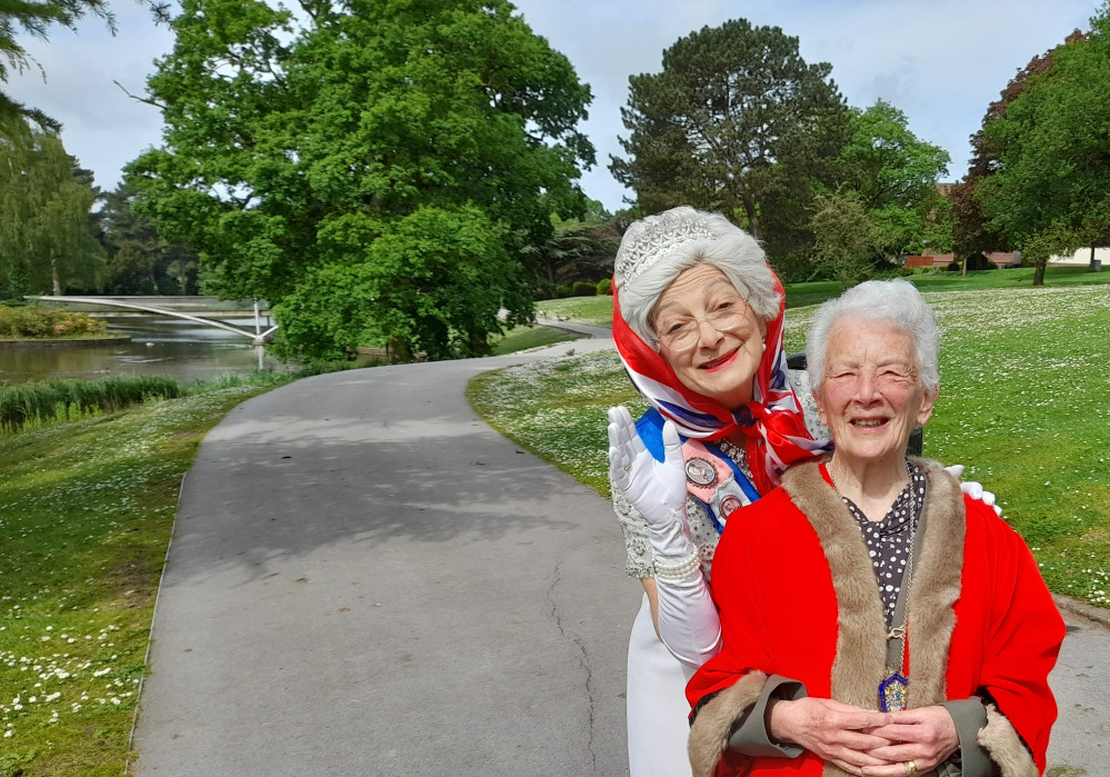 Crewe Town Mayor Cllr Nan Walton features in a fun video with a look-alike Queen appropriately in Queens Park.