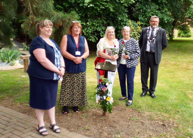 From left to right: Kinglsey Healthcare's Debbie McGovern, Jan Seal, Jo Sheldrake, Mrs Mee, Frank Minns