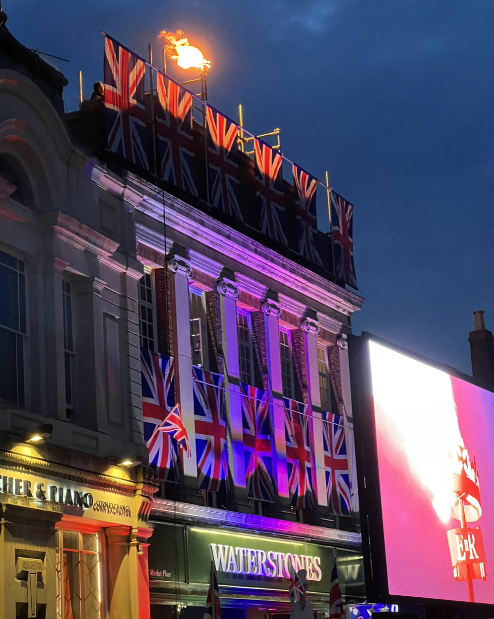 A beacon was lit at Hitchin Market Place to mark the Queen's Platinum Jubilee. CREDIT: @HitchinNubNews