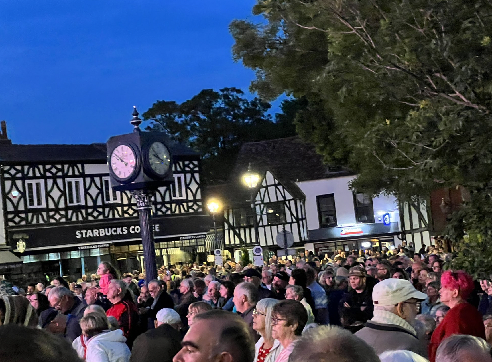 A large crowd gathered in Hitchin Town centre to mark the Queen's Platinum Jubilee on Thursday evening. CREDIT: @HitchinNubNews A large crowd gathered in Hitchin Town centre to mark the Queen's Platinum Jubilee on Thursday evening. CREDIT: @HitchinNubNews