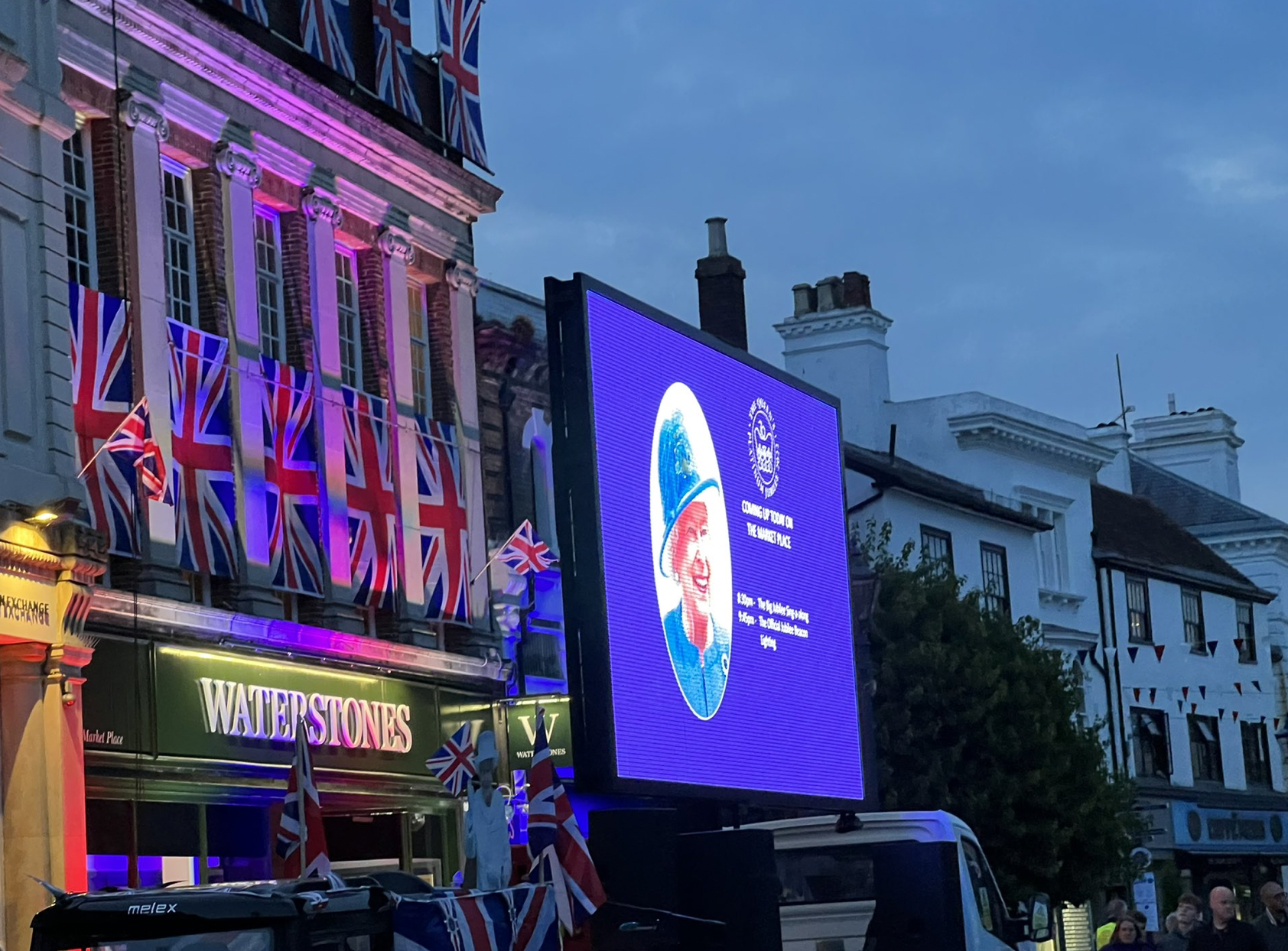 A large crowd gathered in Hitchin Town centre to mark the Queen's Platinum Jubilee on Thursday evening. CREDIT: @HitchinNubNews 