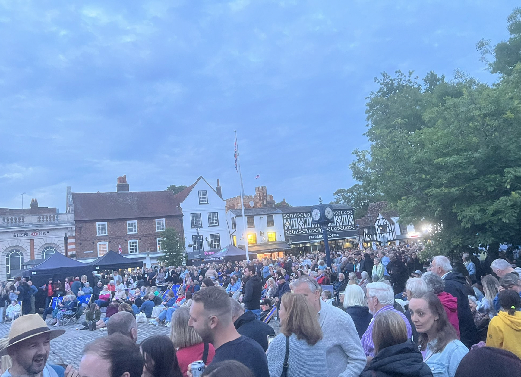 A large crowd gathered in Hitchin Town centre to mark the Queen's Platinum Jubilee on Thursday evening. CREDIT: @HitchinNubNews 