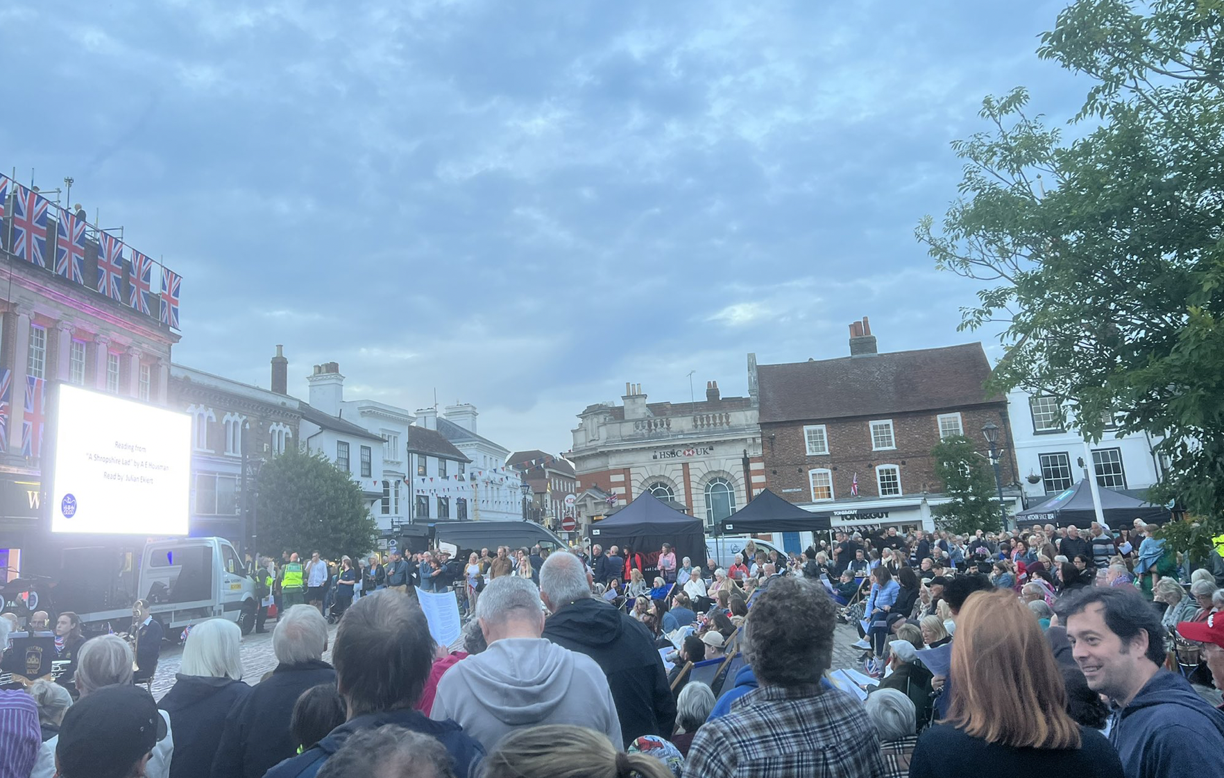 A large crowd gathered in Hitchin Town centre to mark the Queen's Platinum Jubilee on Thursday evening. CREDIT: @HitchinNubNews 