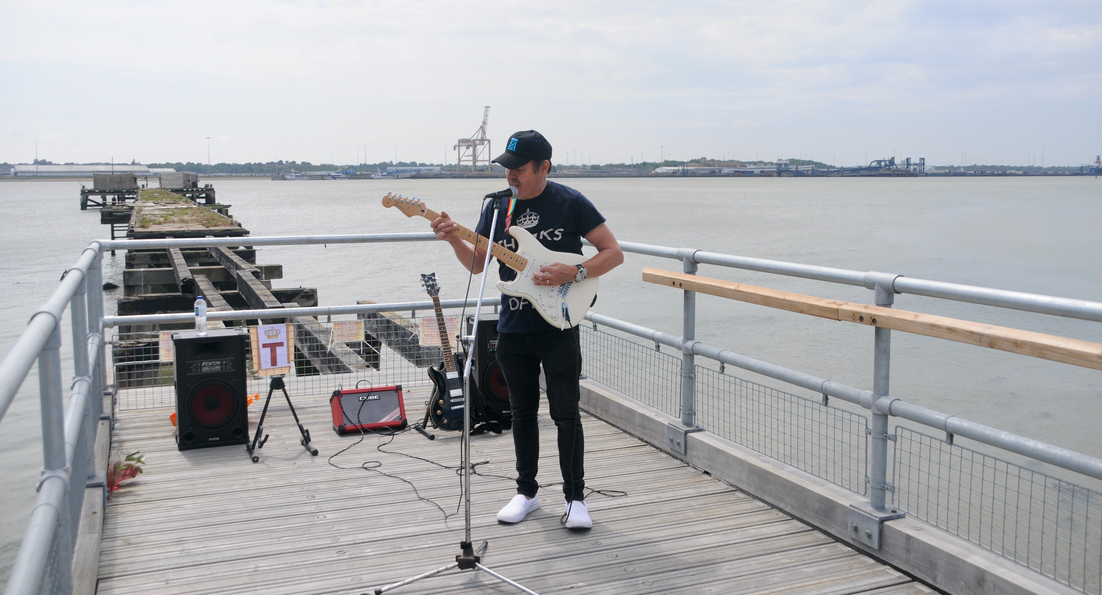 Grant busking on the pier  (Picture credit: Peninsula Nub News)