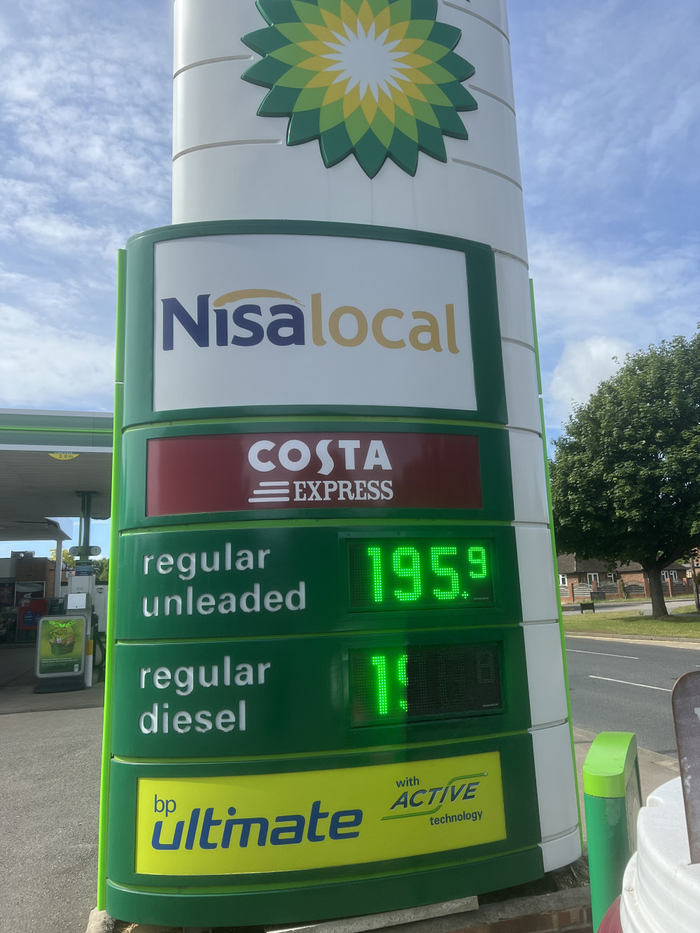 Why are petrol prices so different across Hitchin? PICTURE: The scandalous price of petrol being charge at the BP Garage on Bedford Road. CREDIT: @HitchinNubNews 