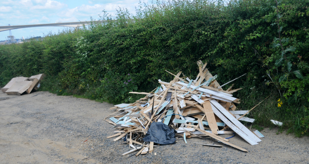 Fly-tipping near river Orwell (Picture credit: Peninsula Nub News)