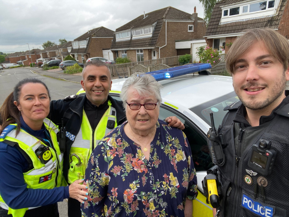 Annie is thanked by Swadlincote Police. Photo: Swadlincote SNT