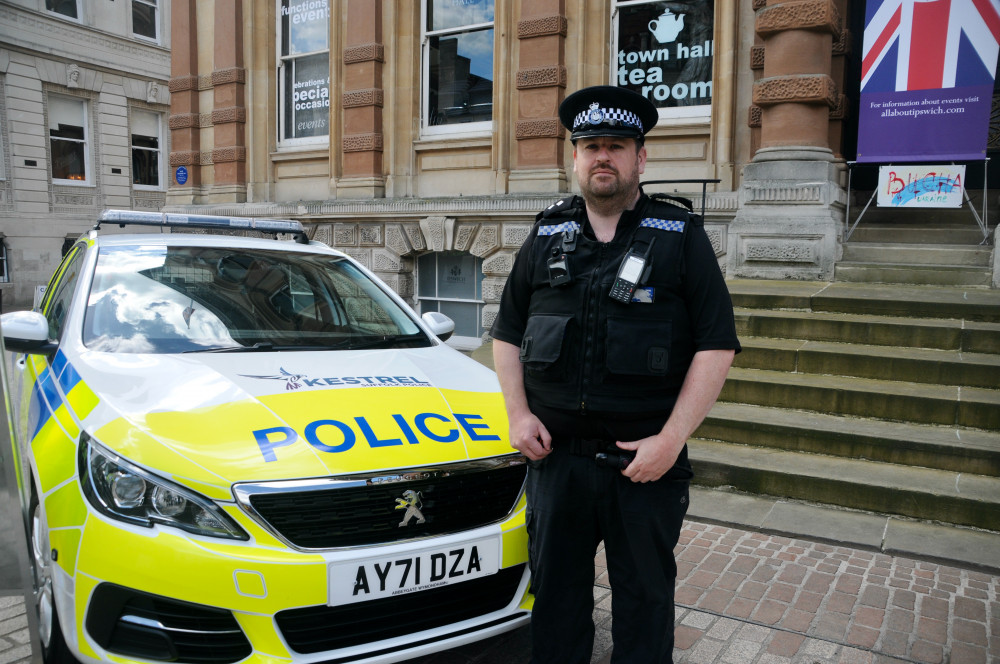 Hadleigh SNT Inspector Gary Breeze promoting Projector Servator (Picture credit: Hadleigh Nub News)