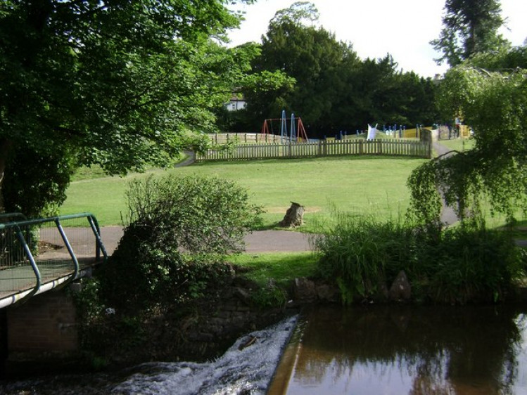 Play area, Manor Gardens, Dawlish (cc-by-sa/2.0 - © Robin Stott - geograph.org.uk/p/1359815)