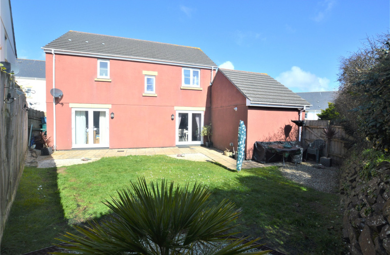 See this four bed house in Helston from Bradleys Estate Agents.