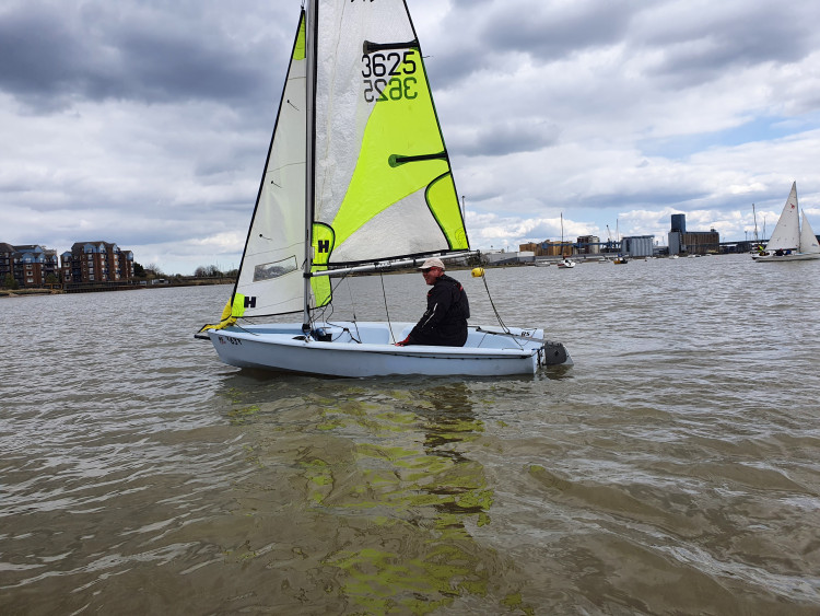 Dinghies sailing at Grays