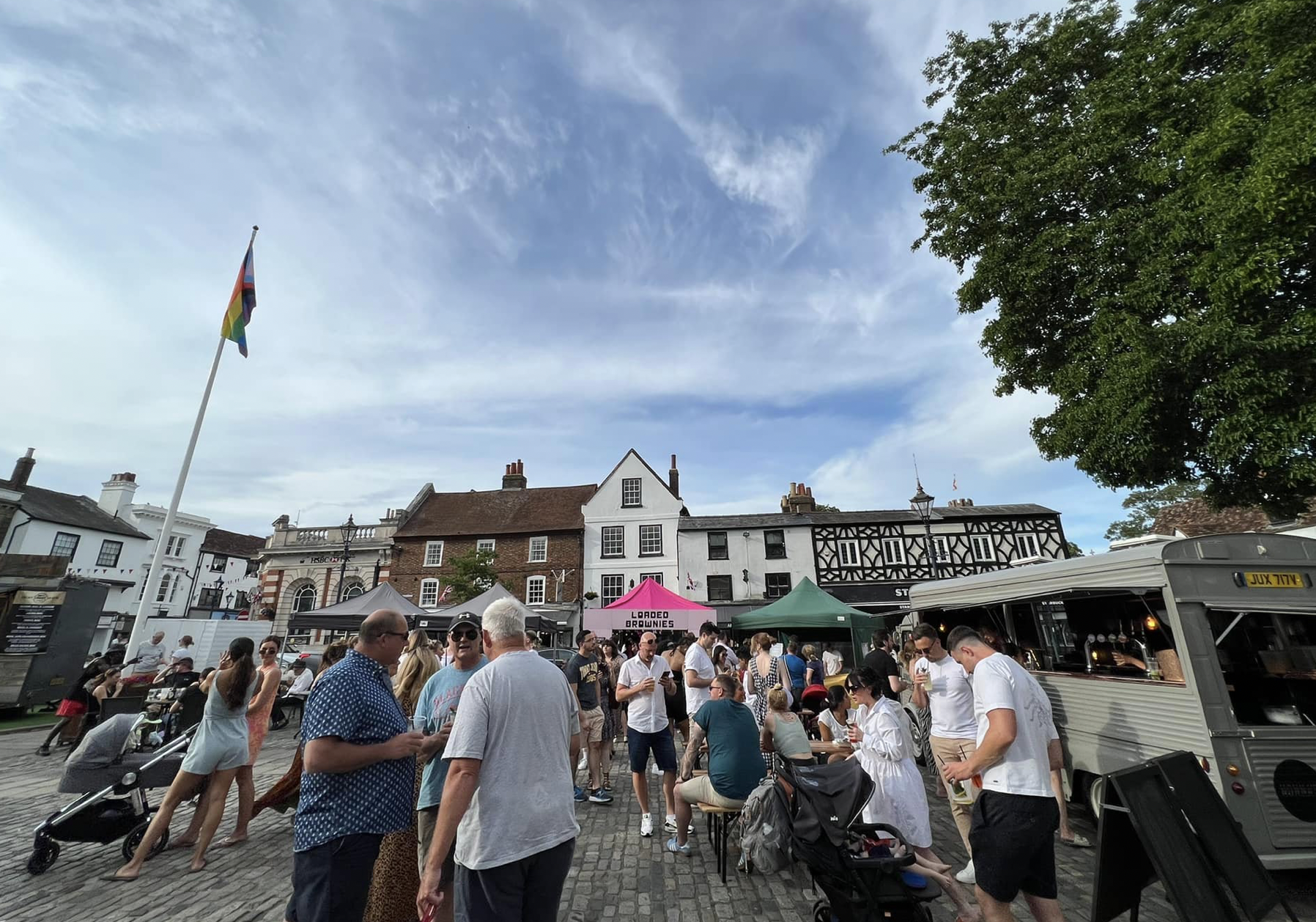 Hitchin Street Food Monthly made a triumphant return to Market Place on Thursday. CREDIT: @HitchinNubNews 