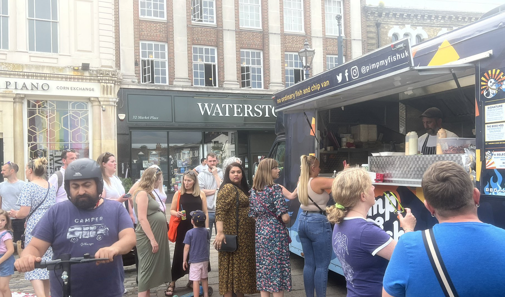 Hitchin Street Food Monthly made a triumphant return to Market Place on Thursday. CREDIT: @HitchinNubNews 