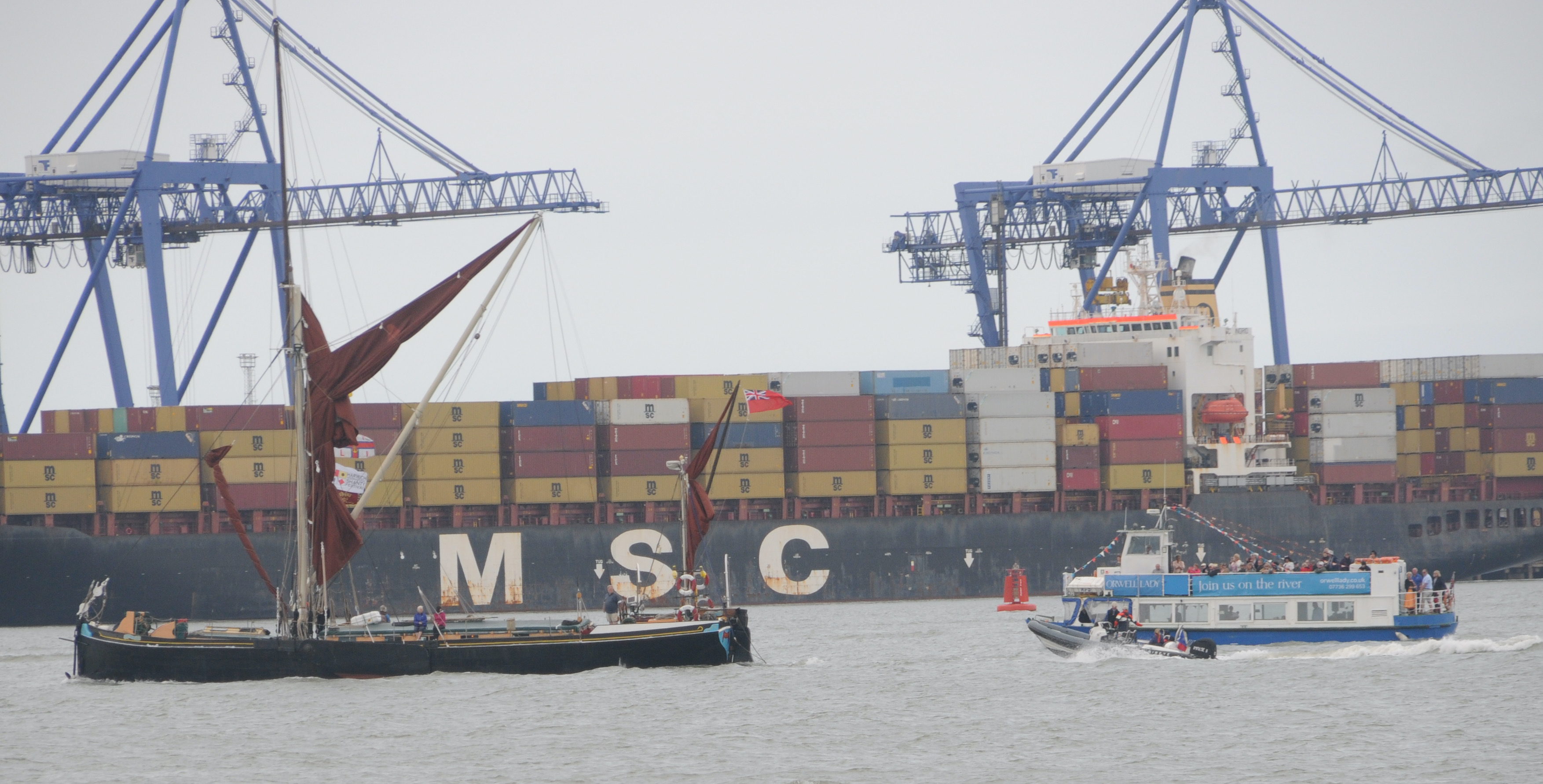 Orwell Lady and barge (Picture credit: Peninsula Nub News)