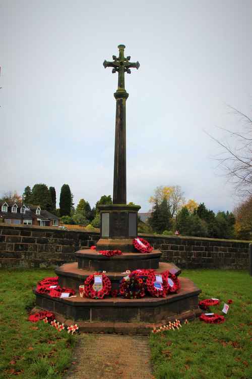 St Laurence churchyard War Memorial