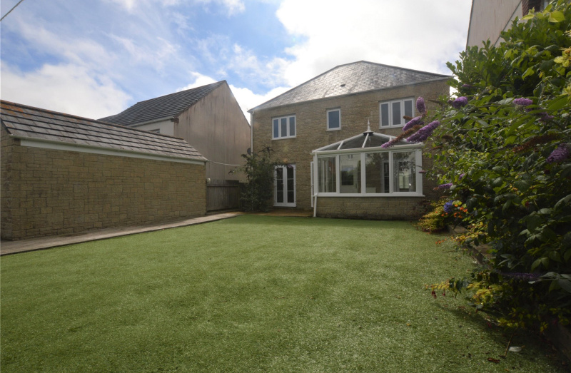 See this four bed house in Helston from Bradleys Estate Agents.