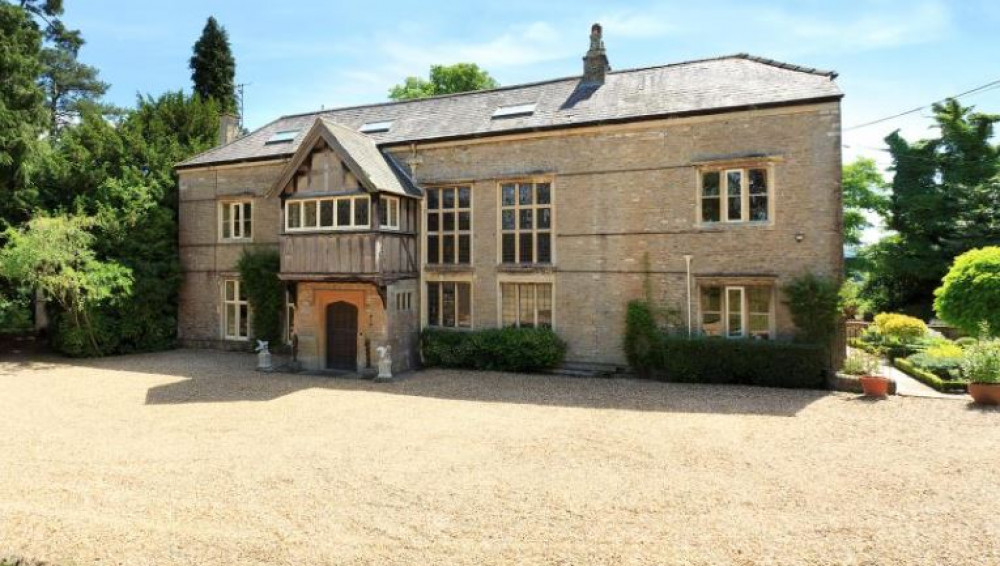 Overlooking the Frome valley and close to Longleat