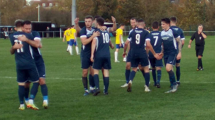 Hadleigh celebrate Max Dinnell's goal with a Mason Ransome assist