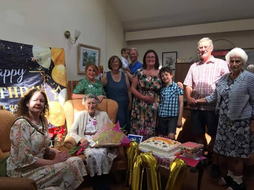 Cllr Laura Rochefort presented Nina with some flowers. (Image credit: MHA Morel Court)