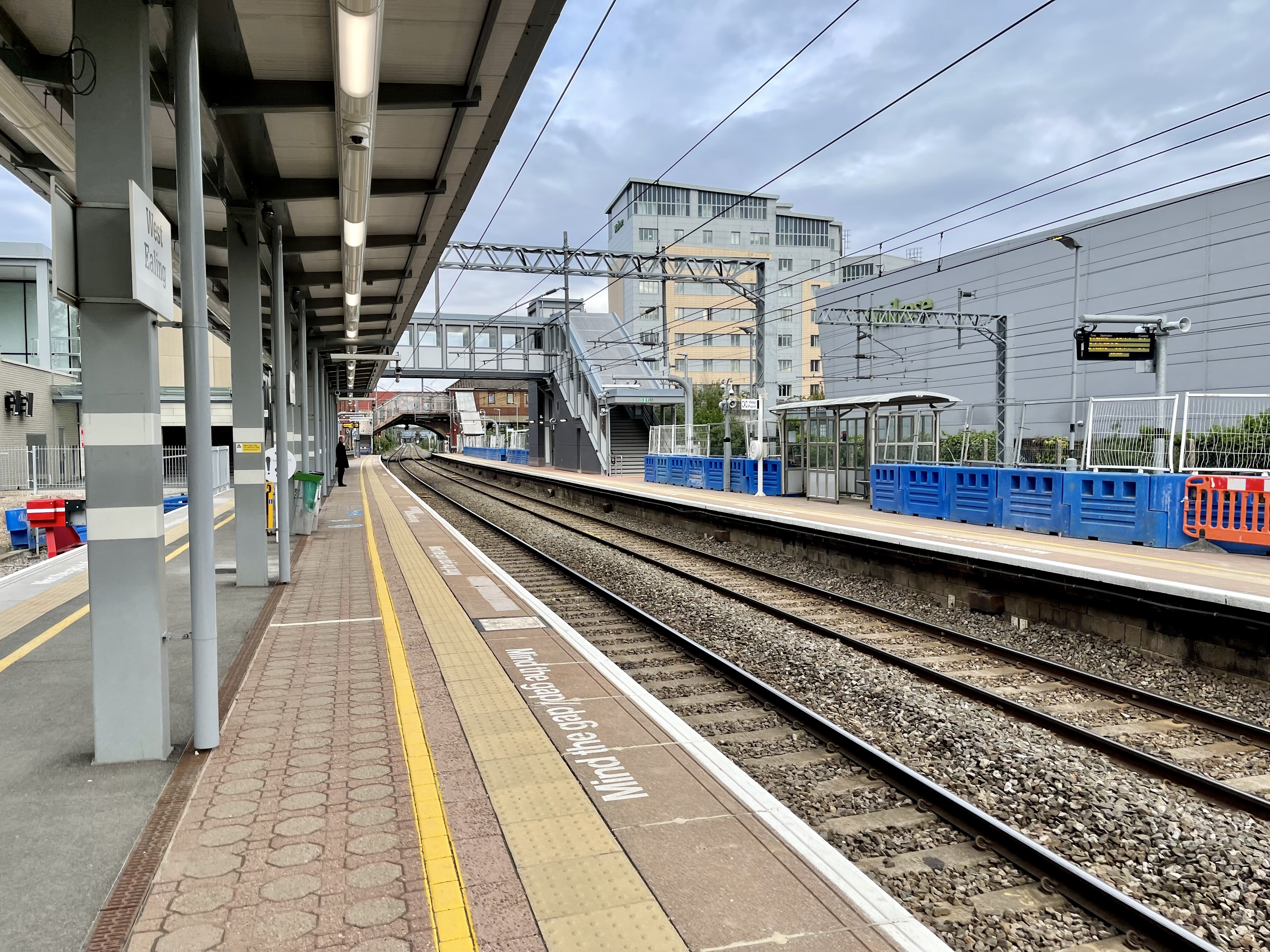 Platforms 3 and 4 at West Ealing Station