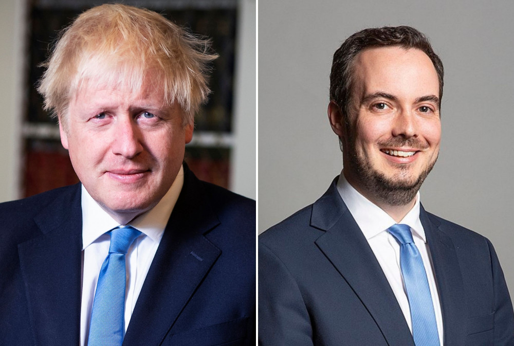 L: Boris Johnson (By Ben Shread / Cabinet Office, OGL 3, https://commons.wikimedia.org/w/index.php?curid=83764351, changes made). R: Simon Jupp (By David Woolfall, CC BY 3.0, https://commons.wikimedia.org/w/index.php?curid=86665477, changes made)