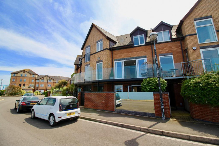 A truly breathtaking and impressive townhouse overlooking Cardiff Bay. (Image credit: Seabreeze Homes)