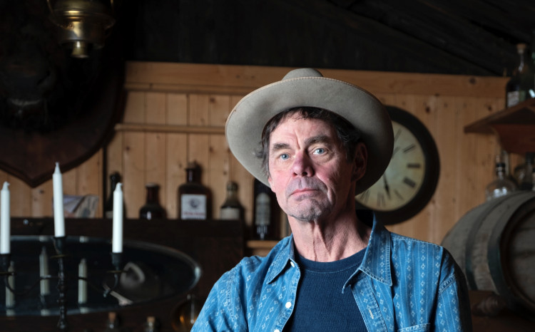 Comedy:  Rich Hall - Shot from Cannons
