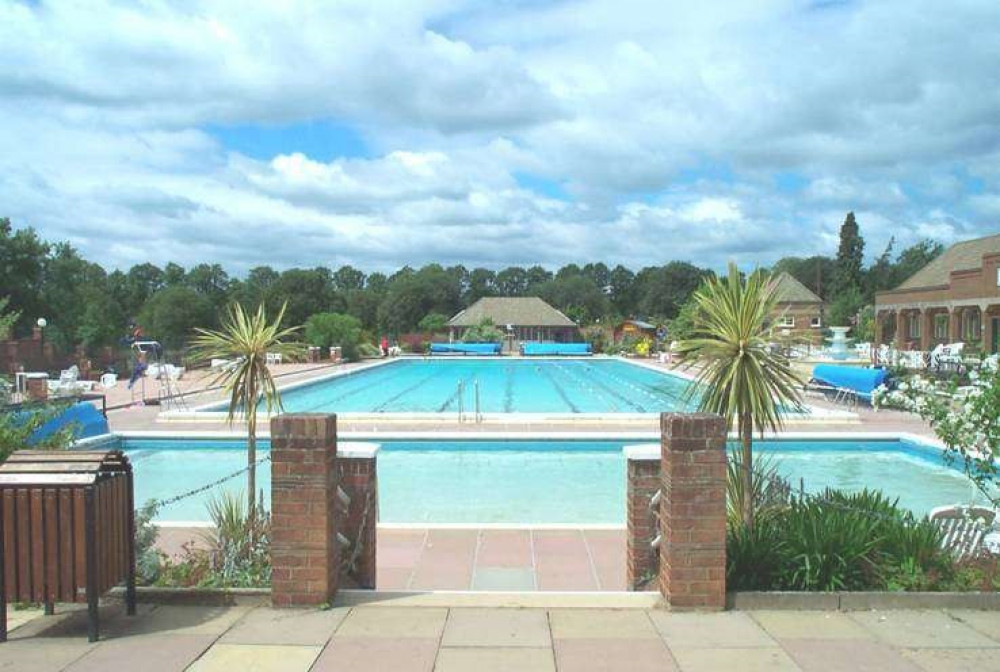 Police have been investigating suspicious incidents at Hitchin outdoor pool this week. CREDIT: @HitchinNubNews
