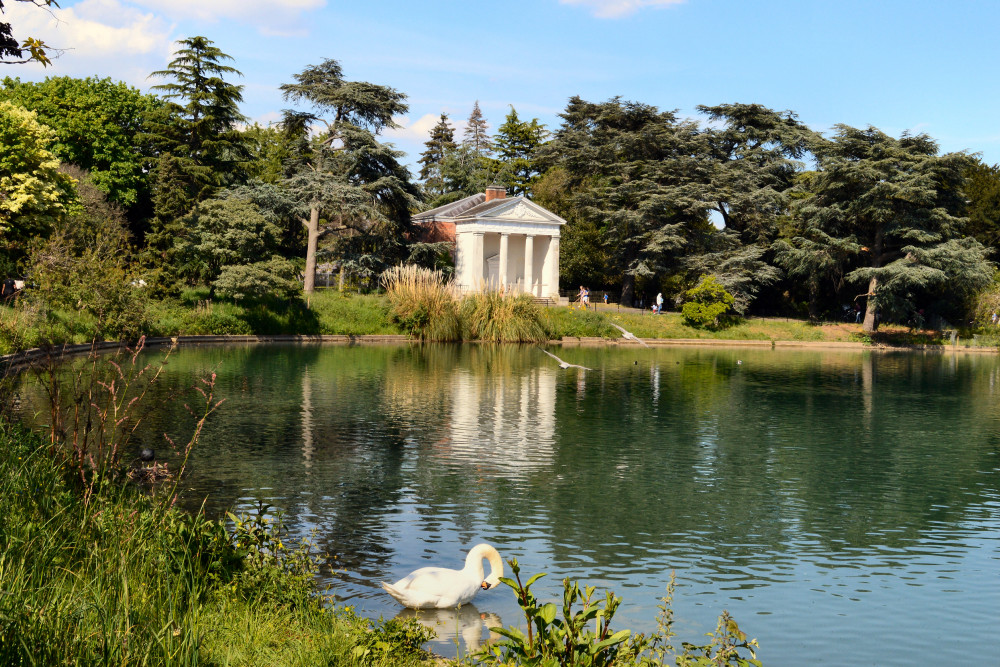 The Temple and the lake in Gunnersbury Park
