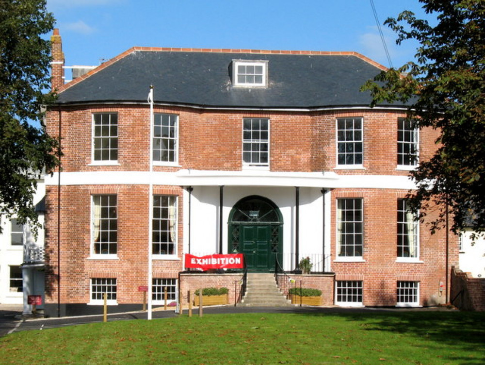 Sidmouth Kennaway House (cc-by-sa/2.0 - © Ian James Cox - geograph.org.uk/p/1494840)